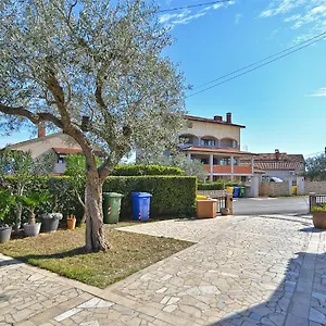 Ana 379 Apartment