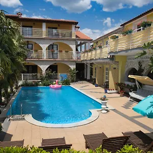 Paradis Apartment