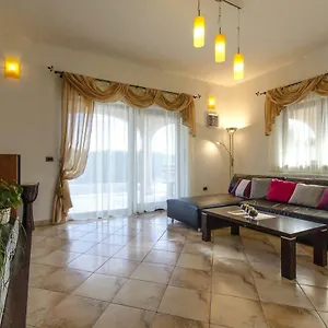 Rose Villa